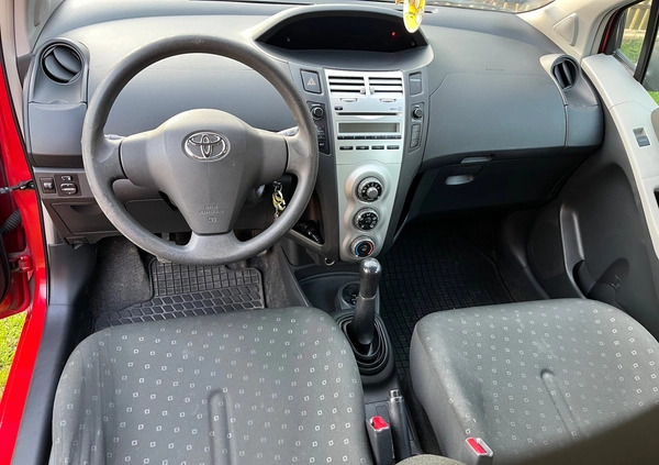 Toyota Yaris cena 14900 przebieg: 226000, rok produkcji 2007 z Mielec małe 22